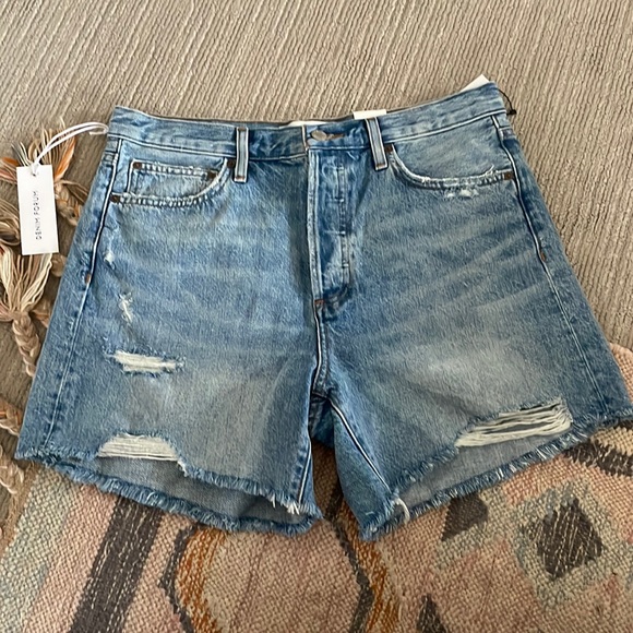 Aritzia Cutoff Shorts NWT - Picture 1 of 4